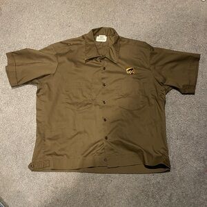 Mens brown UPS delivery shirt Size XL used